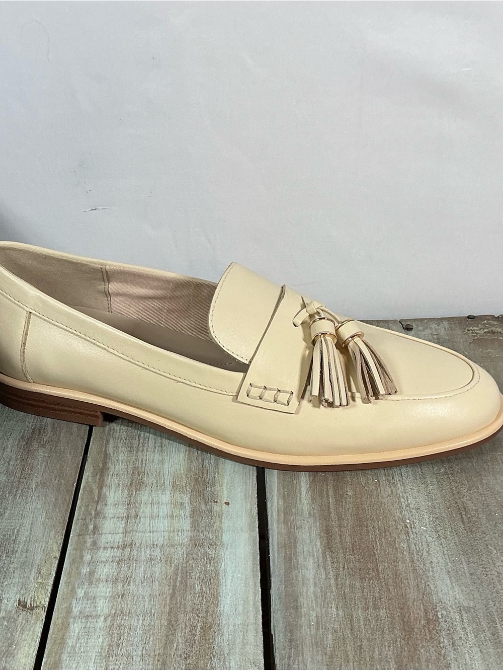 Kenneth Cole Beige Tassel Penny Loafers